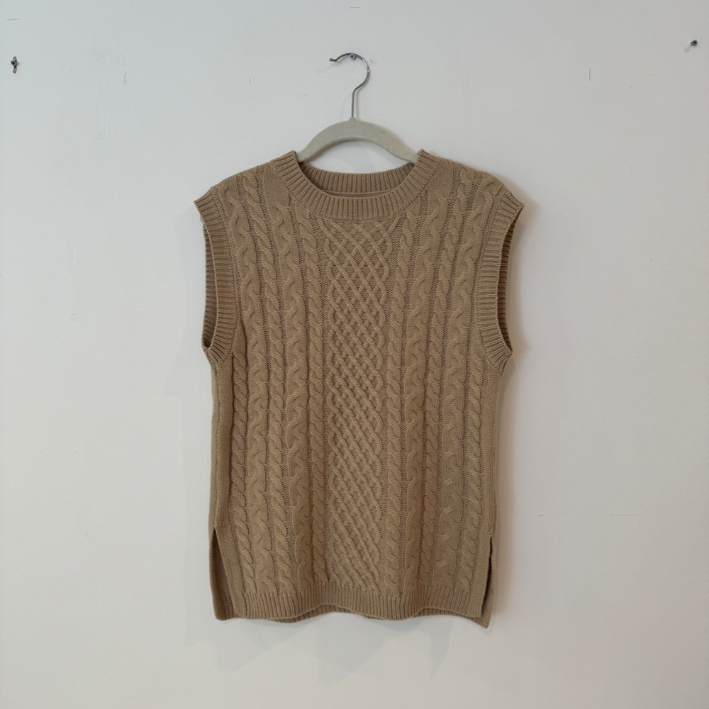 Moon & Madison Taupe Knit Sweater Vest Size Small